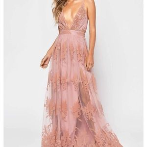 Gorgeous pink floral dress from Tobi. Xs